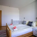 Capital Apartment *